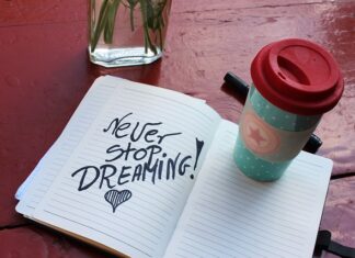 Czy można mieć napis na przedniej szybie? Czy można mieć napis na przedniej szybie?