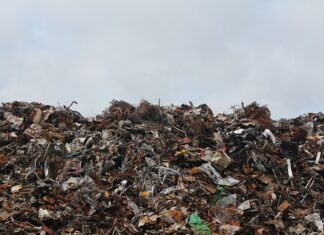 Czy odpady zmieszane można wyrzucać w workach?