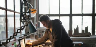 Naprawa skrzyni biegów – kiedy warto zdecydować się na regenerację? naprawa skrzyni biegów