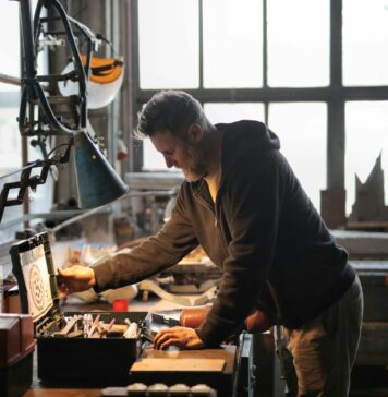 Naprawa skrzyni biegów – kiedy warto zdecydować się na regenerację? naprawa skrzyni biegów