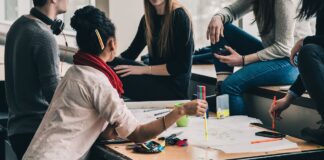 Uśmiech jako przewaga konkurencyjna – jak zadbane zęby wpływają na komunikację i sukces w sprzedaży Uśmiech jako przewaga konkurencyjna